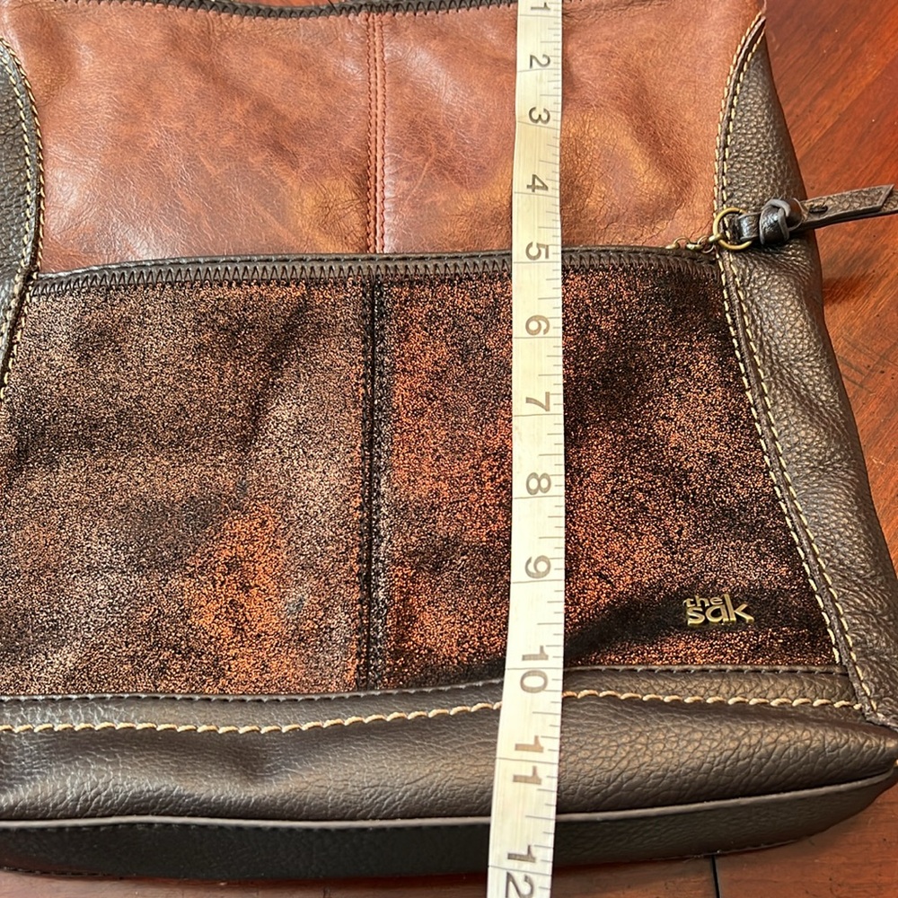 The Sak Brown and Black Leather Shoulder Bag - Picture 6 of 6